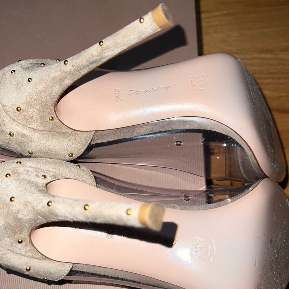 Suede tan Gianvito Rossi pumps - Picture 5 of 6
